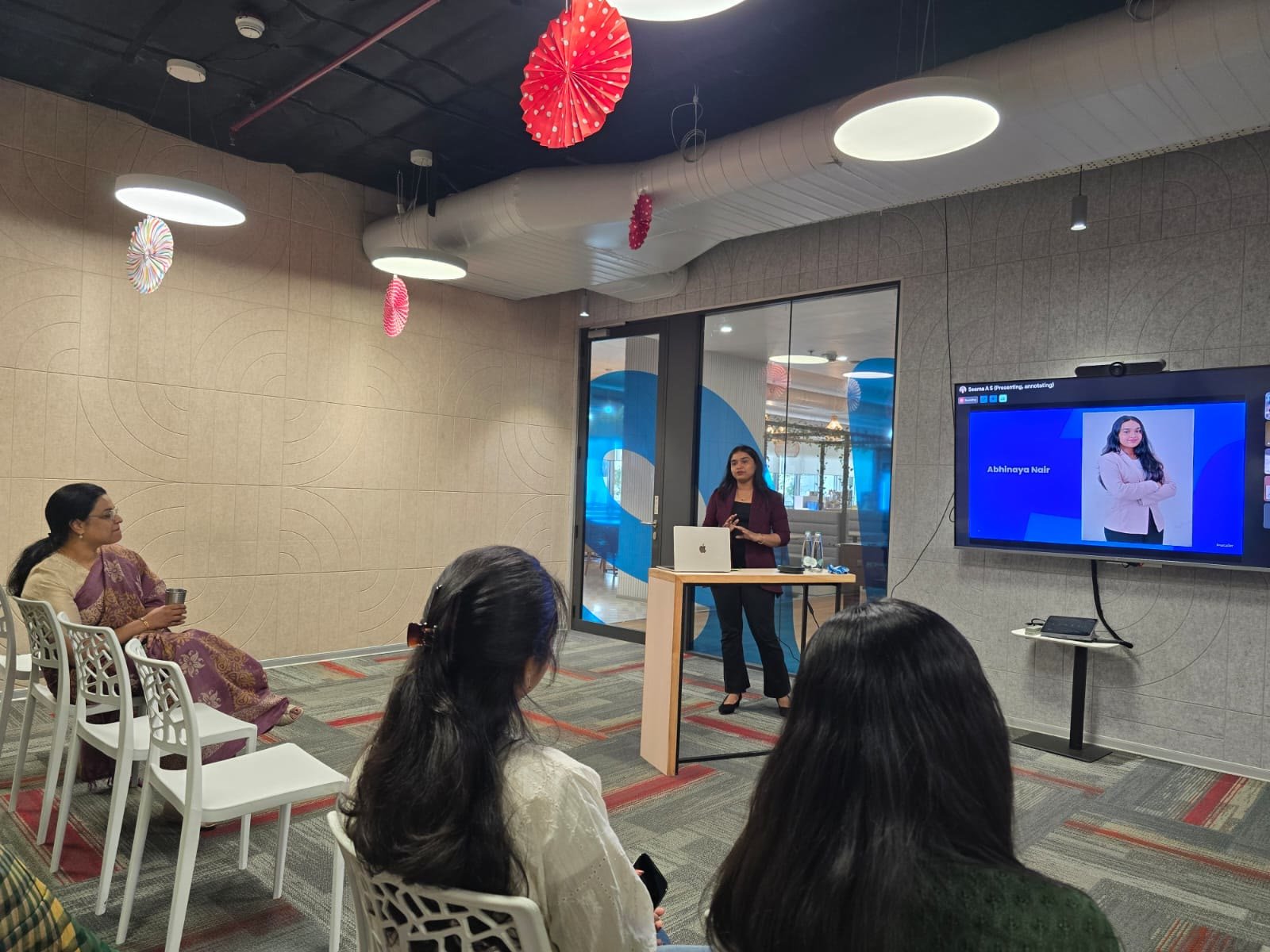 A focused corporate AI-for-HR training session led by Growcial